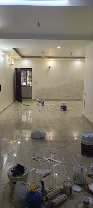 Room in 4 BHK Builder Floor at Sector 23 – for Rent