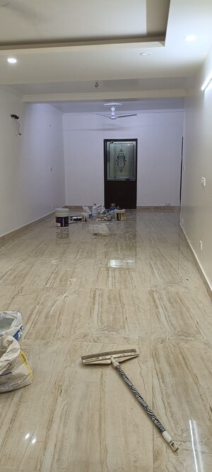 Room in 4 BHK Builder Floor at Sector 23 – for Rent