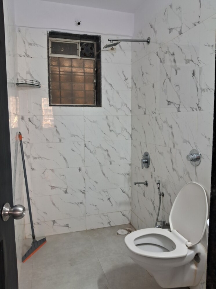 Bathroom, dosti-blossom 2 Bedroom 710 Sq.Ft. Apartment In Wadala East Mumbai 9304430