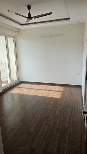 Room in 2 BHK Apartment at BPTP Discovery Park, Sector 80 – for Rent