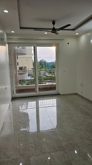 Room in 2 BHK Apartment at BPTP Discovery Park, Sector 80 – for Rent