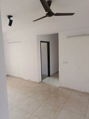 Room in 2 BHK Apartment at BPTP Discovery Park, Sector 80 – for Rent