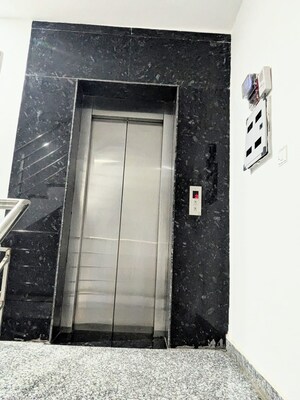 Building Lobby in 1 RK Builder Floor at Sector 48 – for Rent