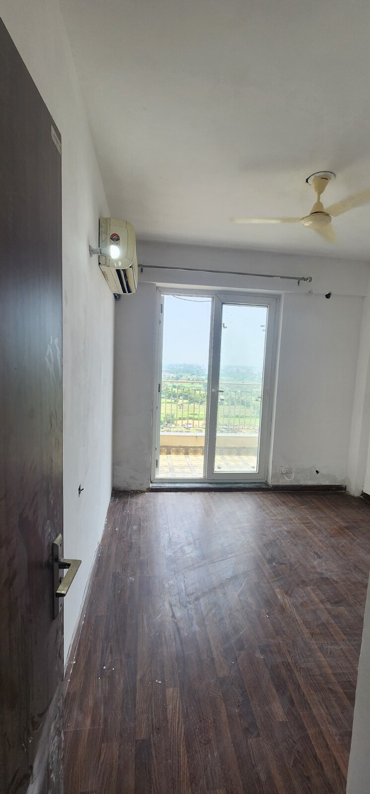 Room, bptp-discovery-park 2 Bedroom 731 Sq.Ft. Apartment In Sector 80 Faridabad 9304448