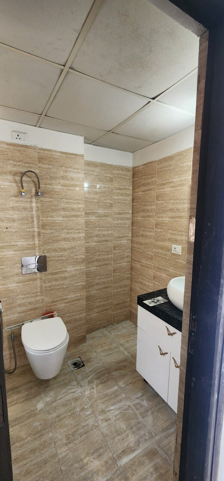 Bathroom, bptp-discovery-park 2 Bedroom 731 Sq.Ft. Apartment In Sector 80 Faridabad 9304448