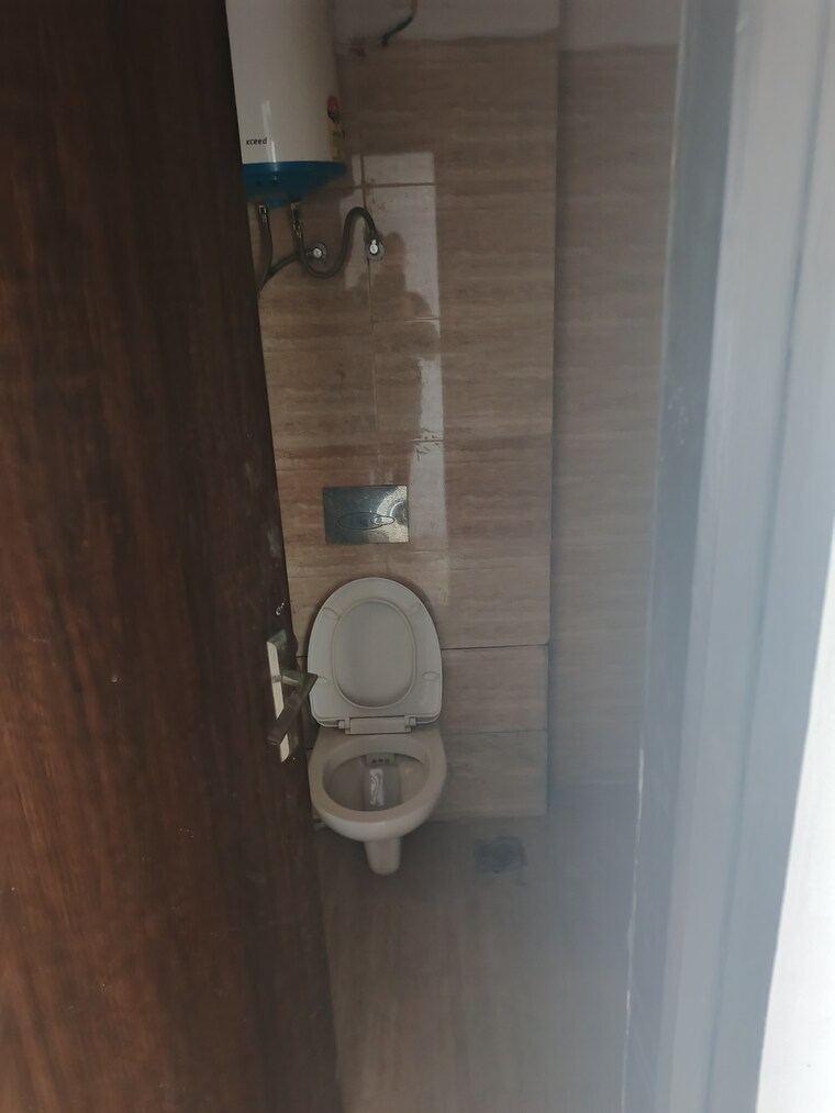 Bathroom, bptp-discovery-park 3 Bedroom 956 Sq.Ft. Apartment In Sector 80 Faridabad 9304467