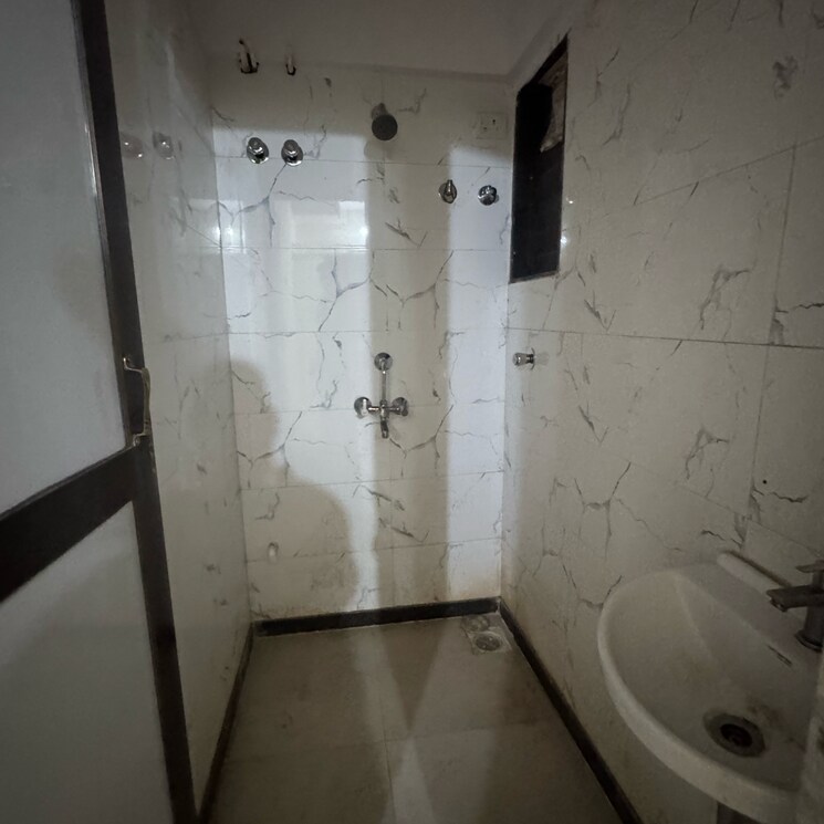 Bathroom, bhatti pada 1 Bedroom 400 Sq.Ft. Apartment In Bhatti Pada Mumbai 9304509