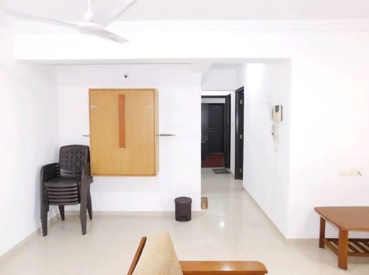 Living Room, lake-primrose 3 Bedroom 1250 Sq.Ft. Apartment In Powai Mumbai 9303318