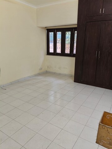 Room in 2 BHK Apartment at Vasant Kunj – for Sale