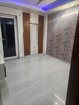Room in 2.5 BHK Apartment at Smart World Gems, Sector 89 – for Rent
