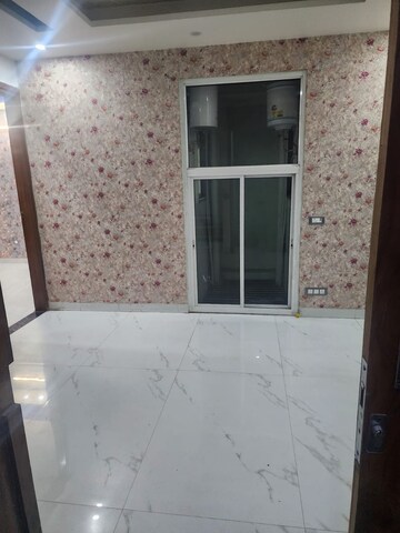 Balcony in 2.5 BHK Apartment at Smart World Gems, Sector 89 – for Rent