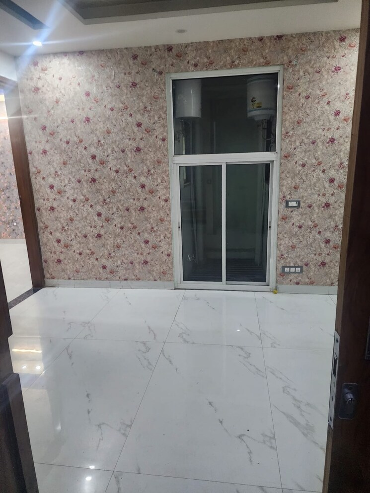 Balcony, smart-world-gems 2.5 Bedroom 1193 Sq.Ft. Apartment In Sector 89 Gurgaon 9304704