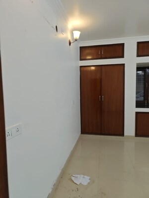 Room in 3 BHK Apartment at Vasant Kunj – for Rent