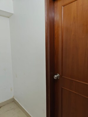 Furnished Amenities in 3 BHK Apartment at Vasant Kunj – for Rent