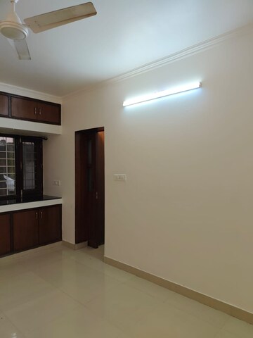 Room in 3 BHK Apartment at Vasant Kunj – for Rent
