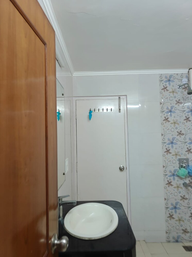 Bathroom, vasant kunj 3 Bedroom 1500 Sq.Ft. Apartment In Vasant Kunj Delhi 9304761