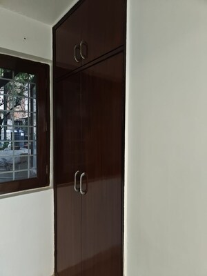 Room in 3 BHK Apartment at Vasant Kunj – for Rent