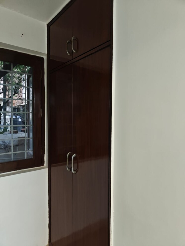 Room, vasant kunj 3 Bedroom 1500 Sq.Ft. Apartment In Vasant Kunj Delhi 9304761