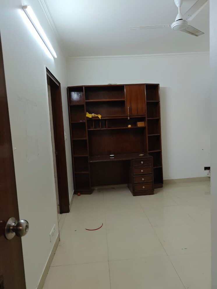 Bedroom, vasant kunj 3 Bedroom 1500 Sq.Ft. Apartment In Vasant Kunj Delhi 9304761