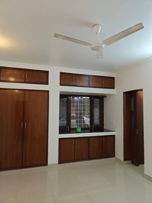 Room in 3 BHK Apartment at Vasant Kunj – for Rent