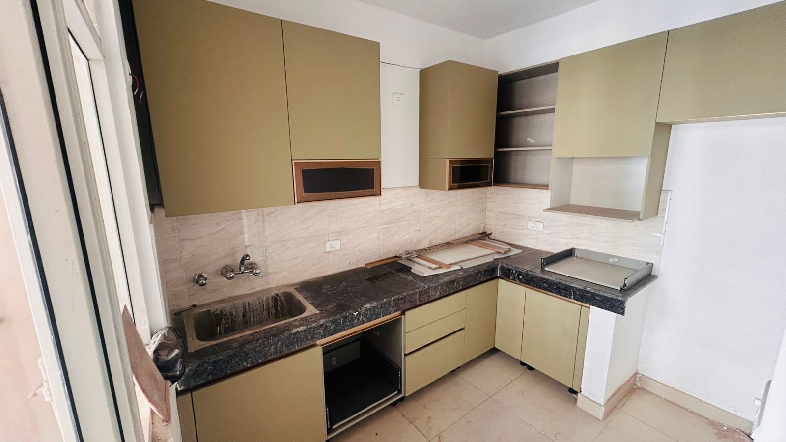 2 BHK Apartment For Sale in Ajnara Le Garden