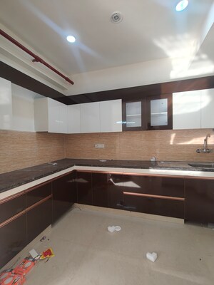 Kitchen in 3.5 BHK Apartment at Omaxe Residency II, Gomti Nagar – for Rent
