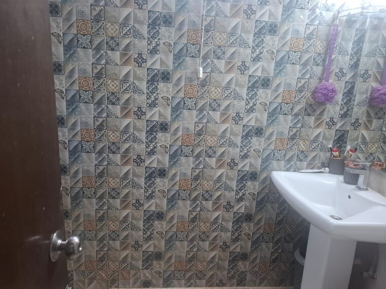 Bathroom, dda-rosewood-apartments 3 Bedroom 1500 Sq.Ft. Apartment In Vasant Kunj Delhi 9304816