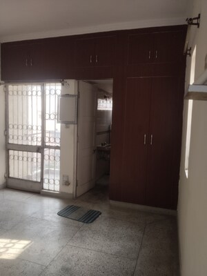 Room in 2 BHK Apartment at Sarita Vihar Pocket-J RWA, Sarita Vihar – for Rent