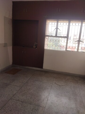 Room in 2 BHK Apartment at Sarita Vihar Pocket-J RWA, Sarita Vihar – for Rent