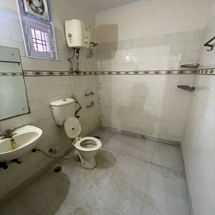 Bathroom, palmwood-estate 3 Bedroom 1400 Sq.Ft. Apartment In Ankheer Faridabad 9304866
