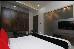 Room in 3 BHK Independent House at Gomti Nagar – for Rent