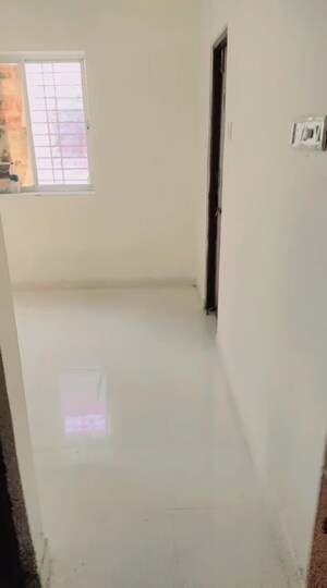 Room in 3 BHK Apartment at Wanadongri – for Rent