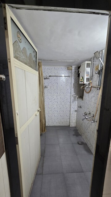 Bathroom in 1 BHK Apartment at Borivali West – for Rent