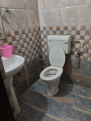 Bathroom in 1.5 BHK Independent House at Gomti Nagar – for Rent