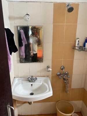 Bathroom in 1.5 BHK Independent House at Gomti Nagar – for Rent