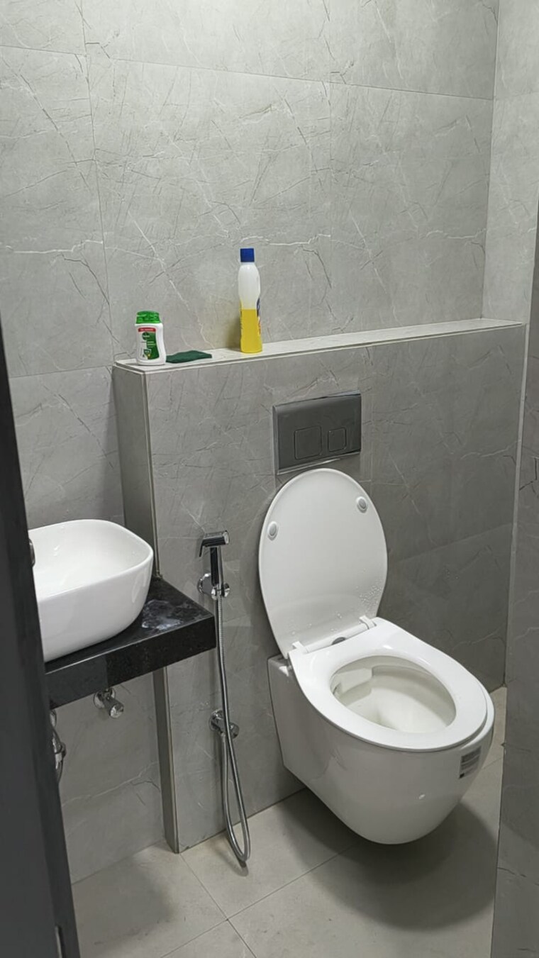 Bathroom, raymond-ten-x-habitat 1 Bedroom 418 Sq.Ft. Apartment In Pokhran Road No Two Thane 9304898