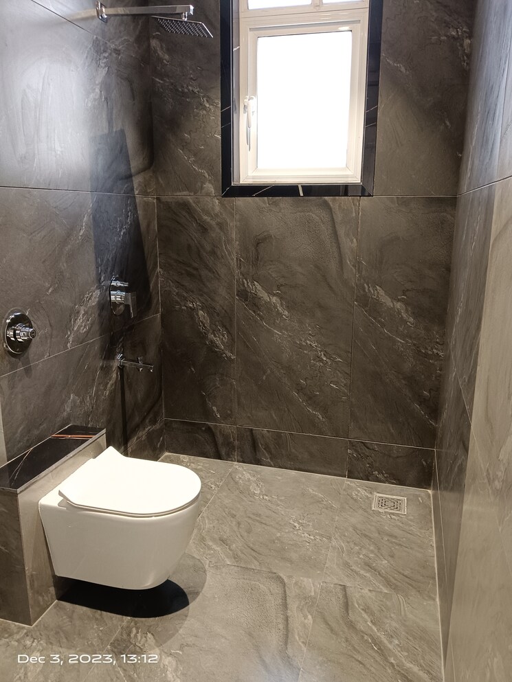 Bathroom, mukund nagar 3 Bedroom 1420 Sq.Ft. Apartment In Mukund Nagar Pune 9304899