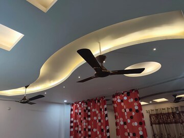 Furnished Amenities in 3.5 BHK Apartment at Saryu Apartment, Gomti Nagar – for Rent