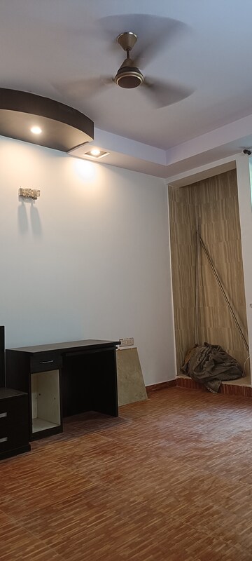 Room in 5 BHK Villa at Sector 41 – for Rent