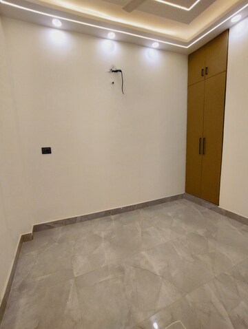 Room in 3 BHK Independent House at Uttam Nagar – for Sale