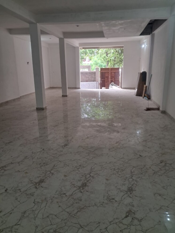 Entrance, gomti nagar Commercial Showroom 2000 Sq.Ft. In Gomti Nagar Lucknow 9304942