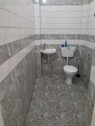 Washroom in  Showroom at Gomti Nagar – for Rent