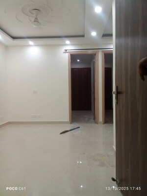Room in 2 BHK Apartment at Chattarpur – for Rent