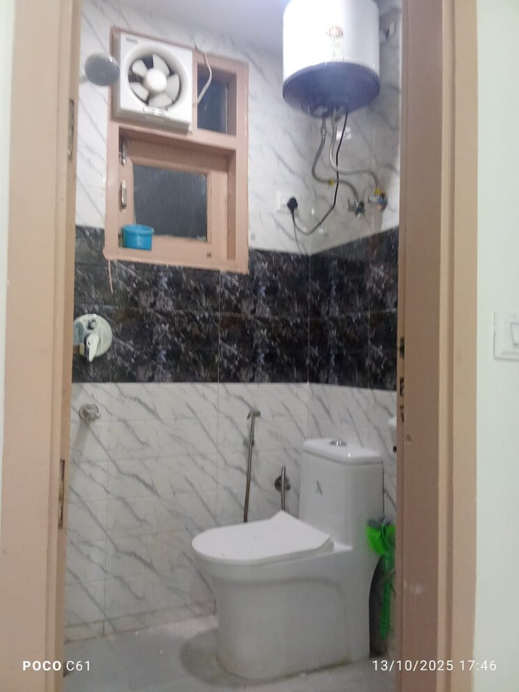 Bathroom, chattarpur 2 Bedroom 80 Sq.Yd. Apartment In Chattarpur Delhi 9304961