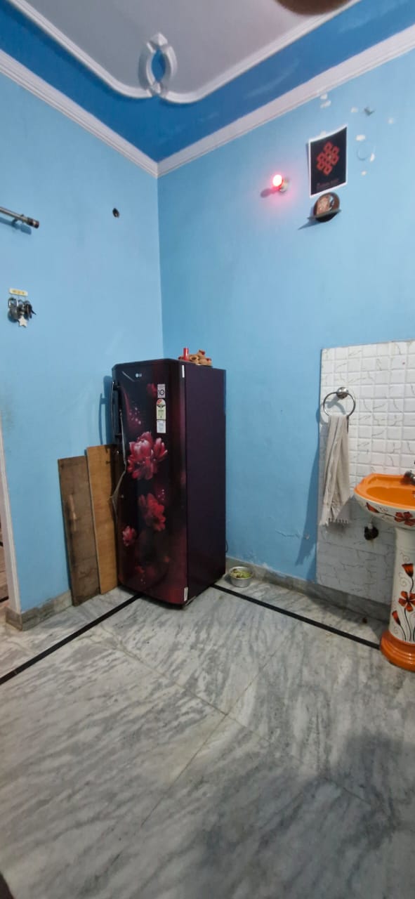 2.5 BHK + Servant Room Independent House For Rent in Faridabad Sector 3