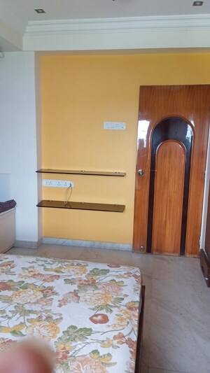 Furnished Amenities in 1.5 BHK Apartment at Vakola – for Rent