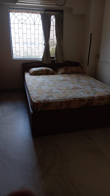 Bedroom in 1.5 BHK Apartment at Vakola – for Rent