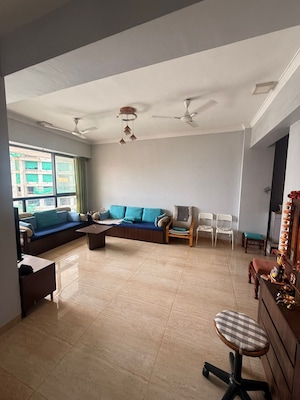 Team Area in 2 BHK Apartment at Evershine Millennium Paradise, Kandivali East – for Rent