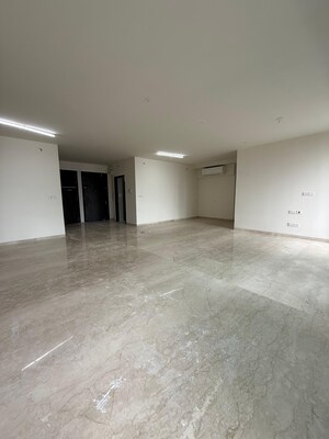 Room in 3 BHK Apartment at Raheja Reflections Eternity, Kandivali East – for Rent