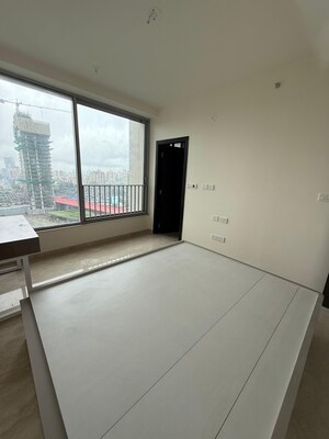 Room in 3 BHK Apartment at Raheja Reflections Eternity, Kandivali East – for Rent